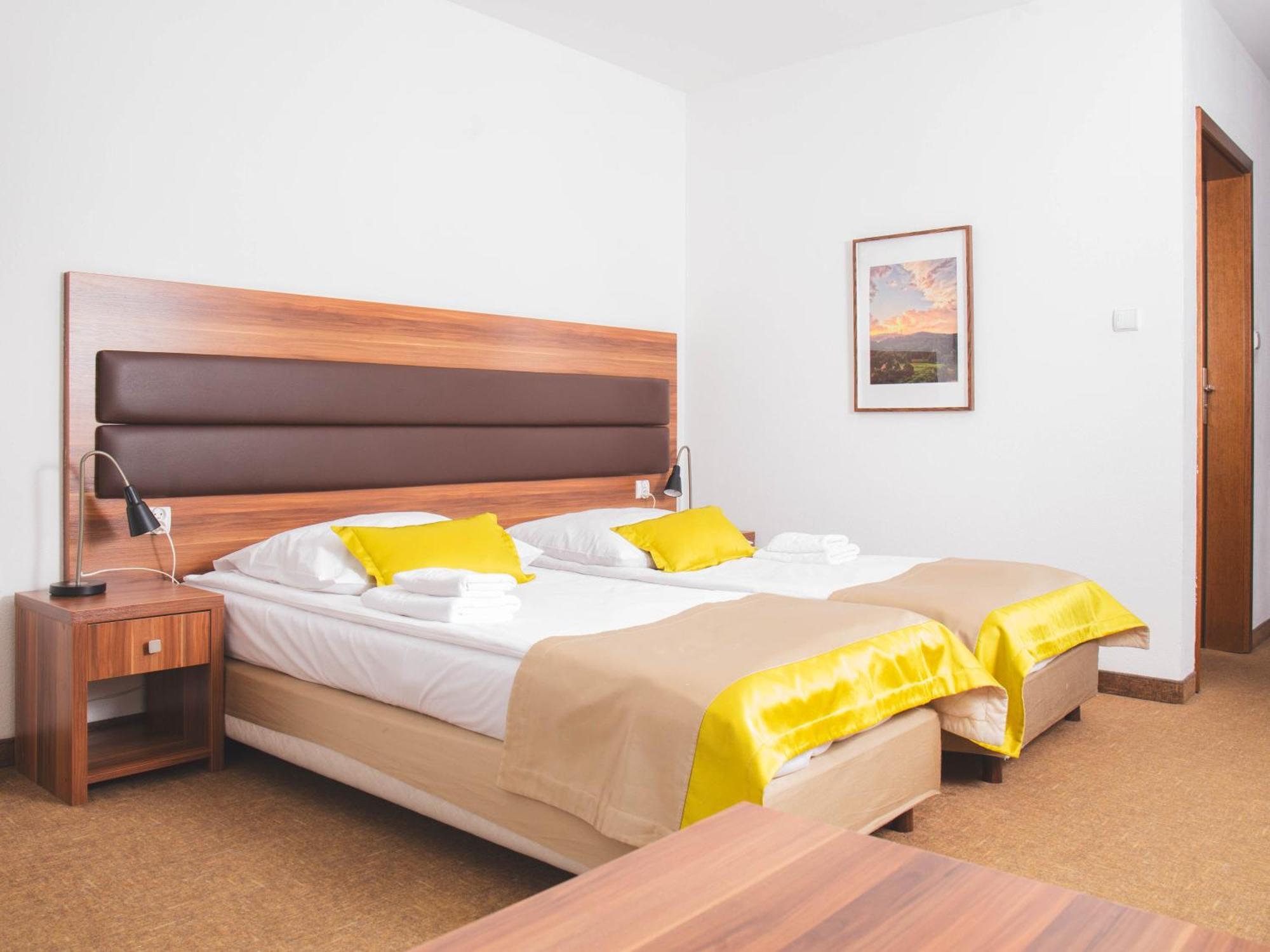 Hotel Beskidian Wegierska Gorka Esterno foto